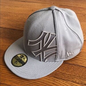 New Era NWT New York Yankees Gray Ball Cap size 7 3/8